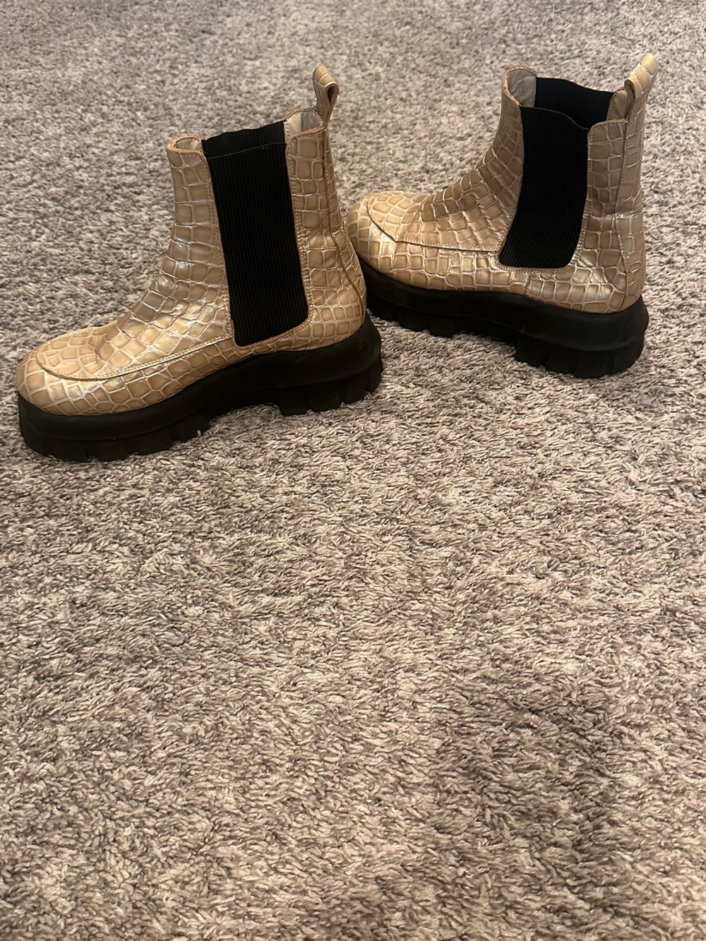 TOPSHOP Croc-Embossed Chelsea Lug-Sole Boots – EU 38 US 7.5-8.0